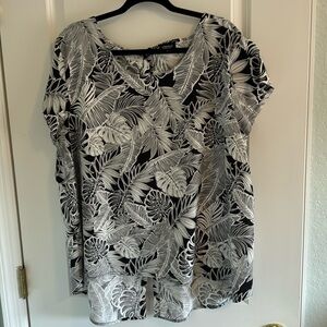 Tropical Jones & Co black and white top